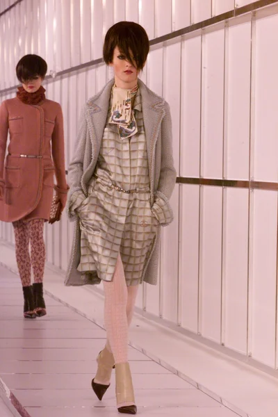 Look 16